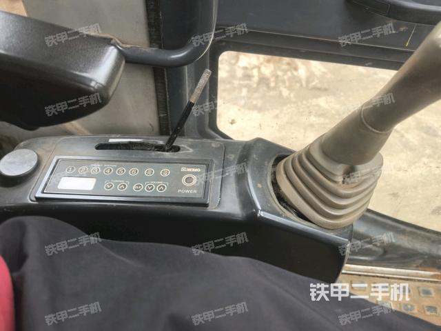 座椅左侧控制台/音响/含左手柄（驾驶室部分）