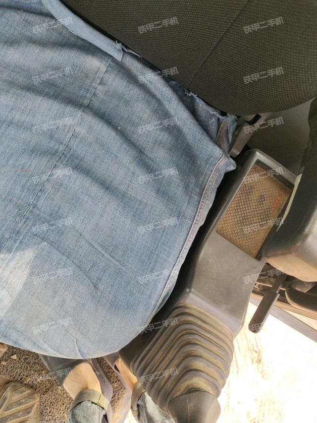 座椅左侧控制台/音响/含左手柄（驾驶室部分）