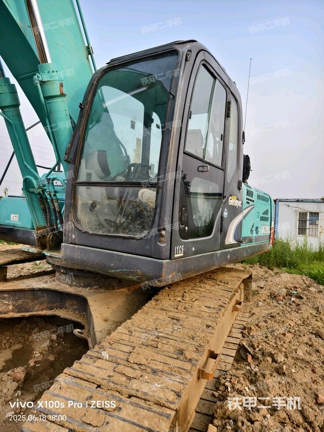 驾驶室整体(整机外观) 驾驶室整体(整机外观)