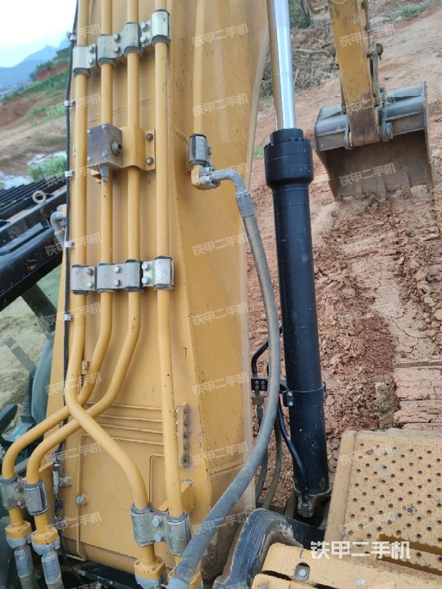 大臂背部俯视(工作和回转装置) 大臂背部俯视(工作和回转装置)