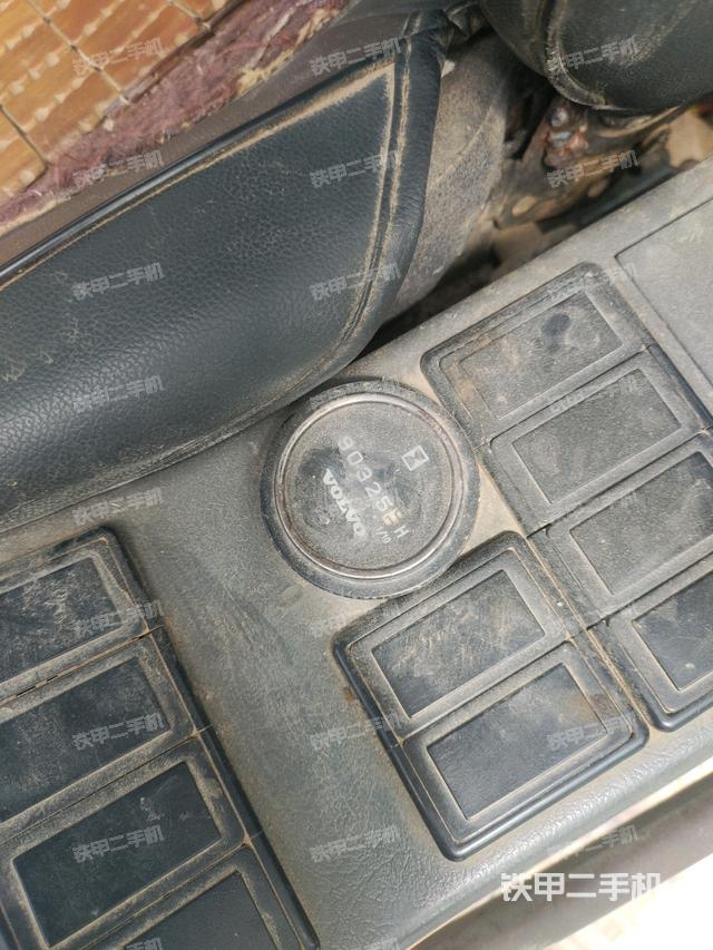 显示屏 (驾驶室部分) 显示屏 (驾驶室部分)