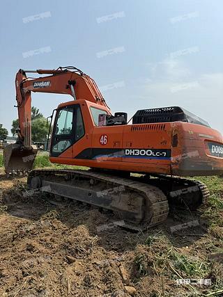 斗山DH300LC-7挖掘機實拍圖片