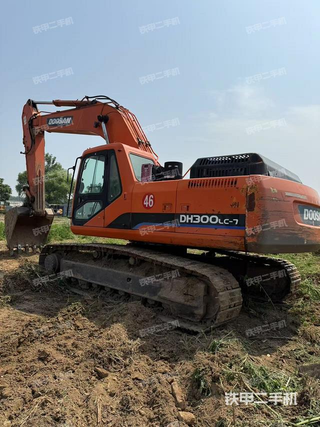 斗山DH300LC-7挖掘機(jī)