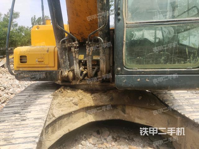 轉(zhuǎn)盤和下車架正前(工作和回轉(zhuǎn)裝置) 轉(zhuǎn)盤和下車架正前(工作和回轉(zhuǎn)裝置)