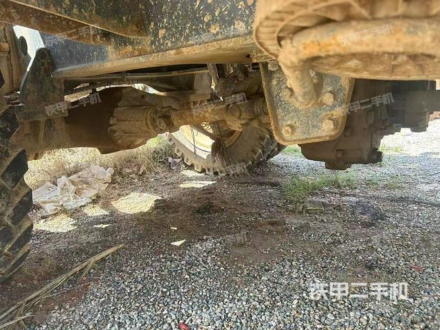 单侧履带整体(整机外观) 单侧履带整体(整机外观)