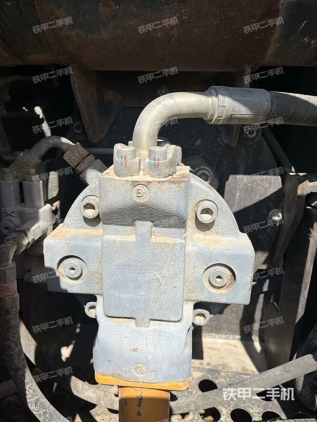 液压泵舱室正面整体(整机外观) 液压泵舱室正面整体(整机外观)