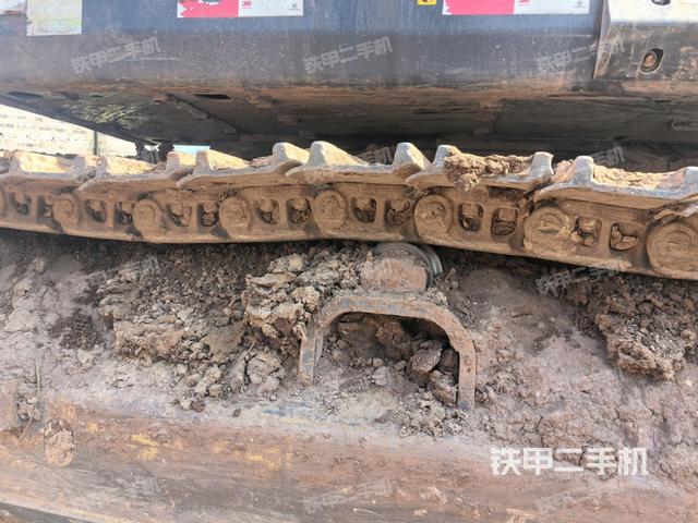 右側(cè)履帶整體(行走機構(gòu)) 右側(cè)履帶整體(行走機構(gòu))