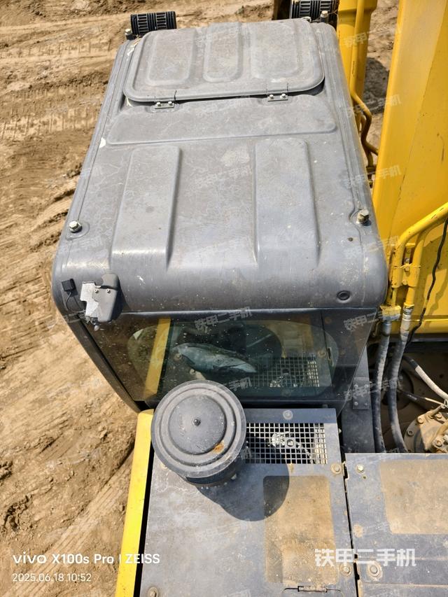 驾驶室顶部(整机外观) 驾驶室顶部(整机外观)