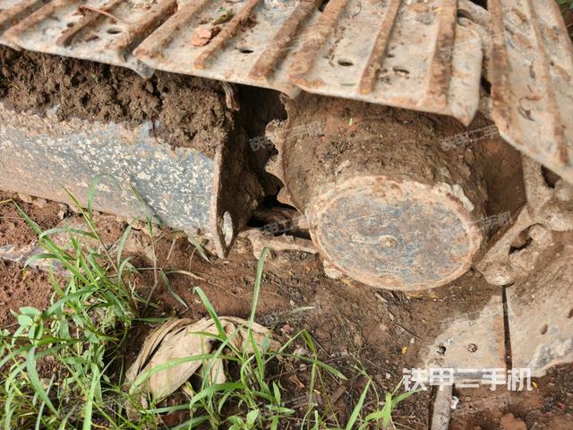 右驅(qū)動輪（行走機(jī)構(gòu)）