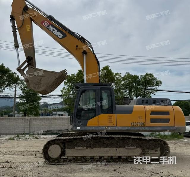 驾驶室整体(整机外观) 驾驶室整体(整机外观)