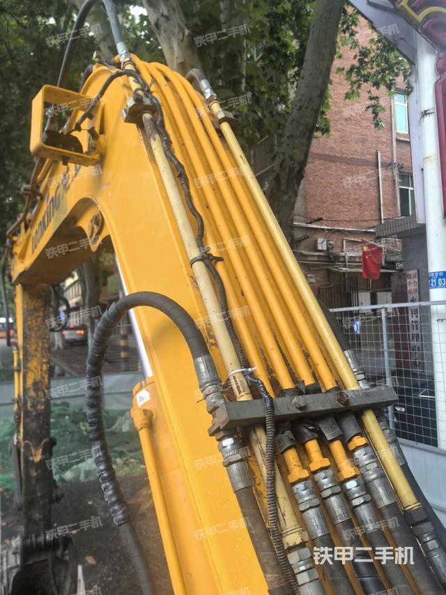 大臂背部俯视（工作和回转装置）