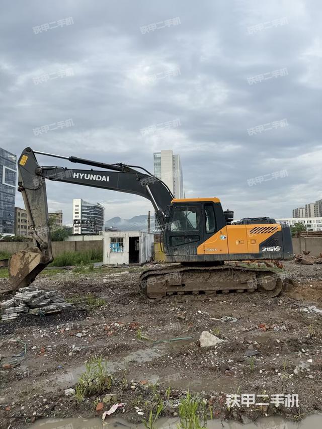 現(xiàn)代R215VS挖掘機(jī)