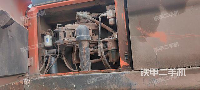 液壓泵艙室正面整體(整機(jī)外觀) 液壓泵艙室正面整體(整機(jī)外觀)