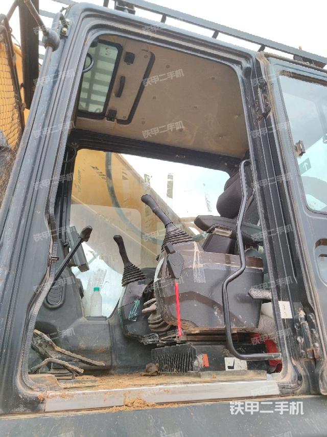 顶棚整体(驾驶室部分) 顶棚整体(驾驶室部分)