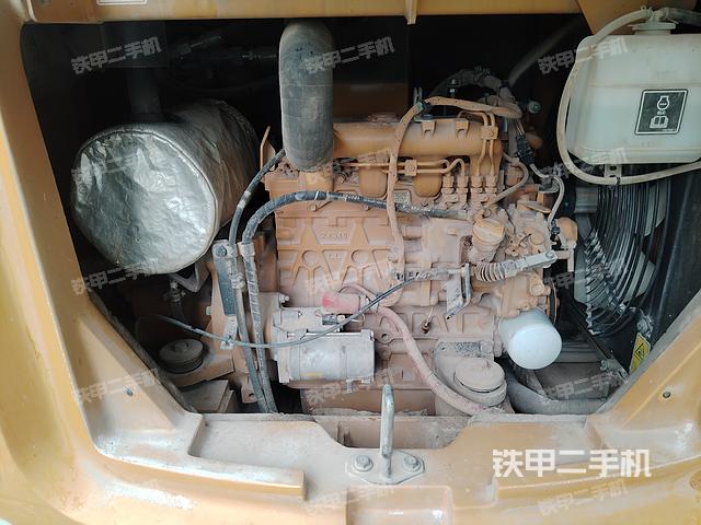 卡特彼勒CAT®305.5E2 小型液压挖掘机的设备实拍-第7张实拍照片