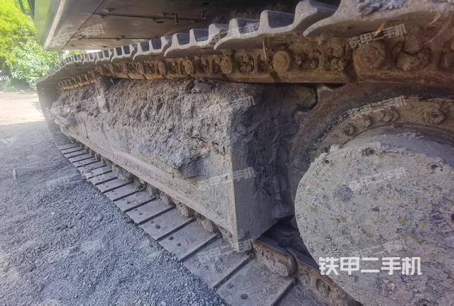 单侧履带整体(整机外观) 单侧履带整体(整机外观)