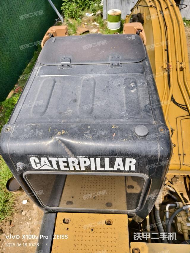 驾驶室顶部(整机外观) 驾驶室顶部(整机外观)