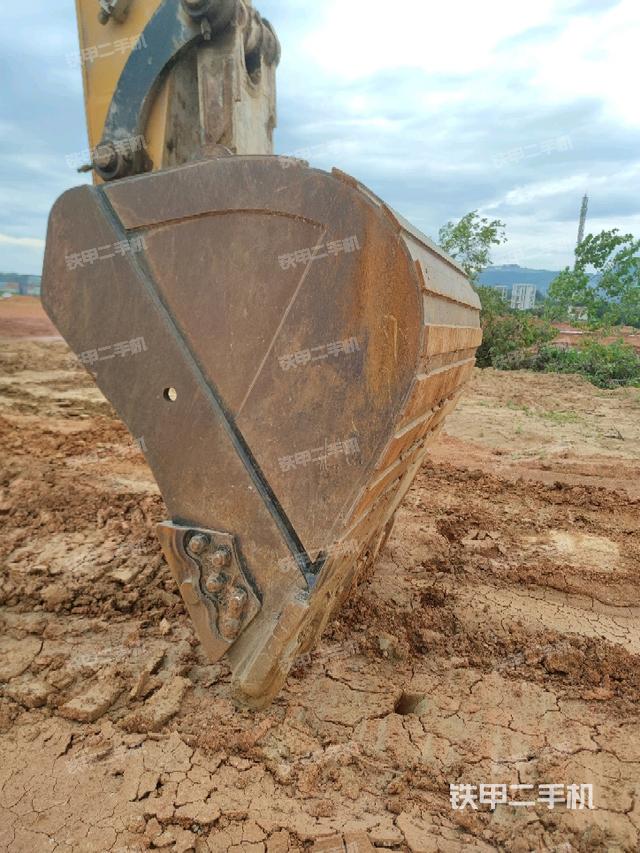 铲斗45度(工作和回转装置) 铲斗45度(工作和回转装置)