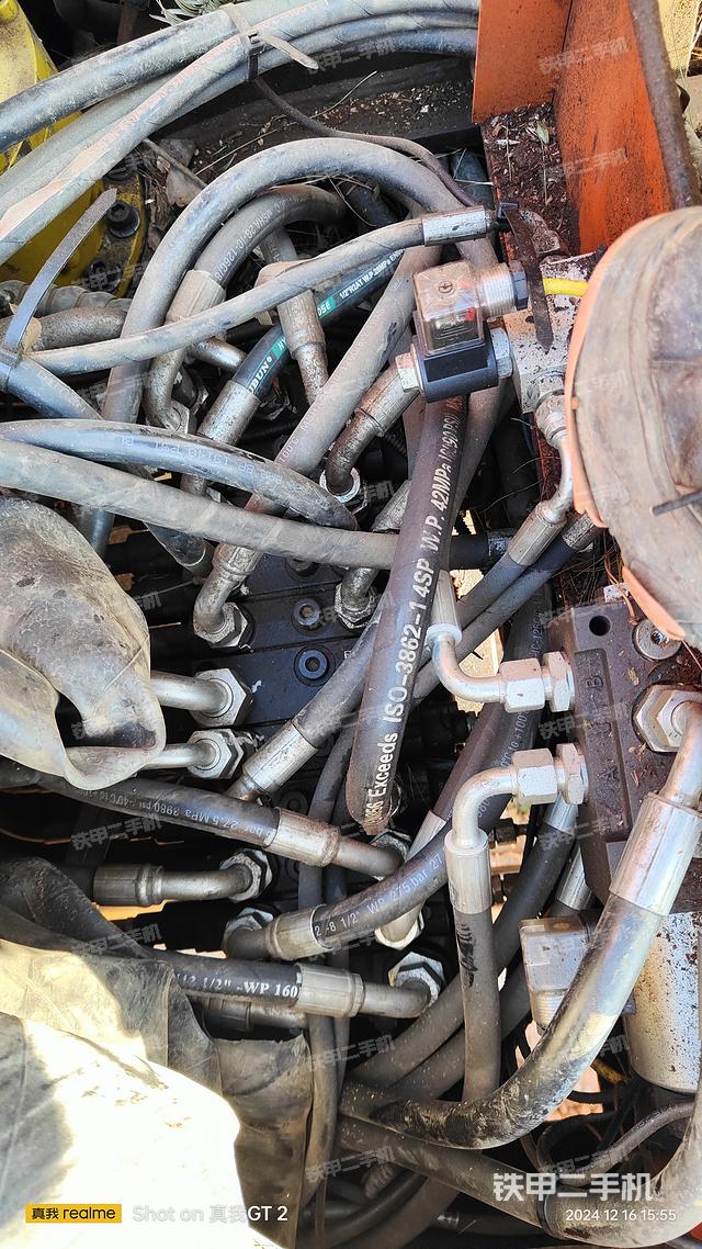 液压泵舱室正面整体(整机外观) 液压泵舱室正面整体(整机外观)