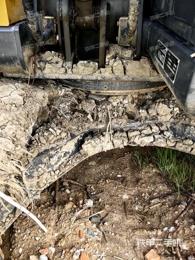 转盘和下车架正前（工作和回转装置）