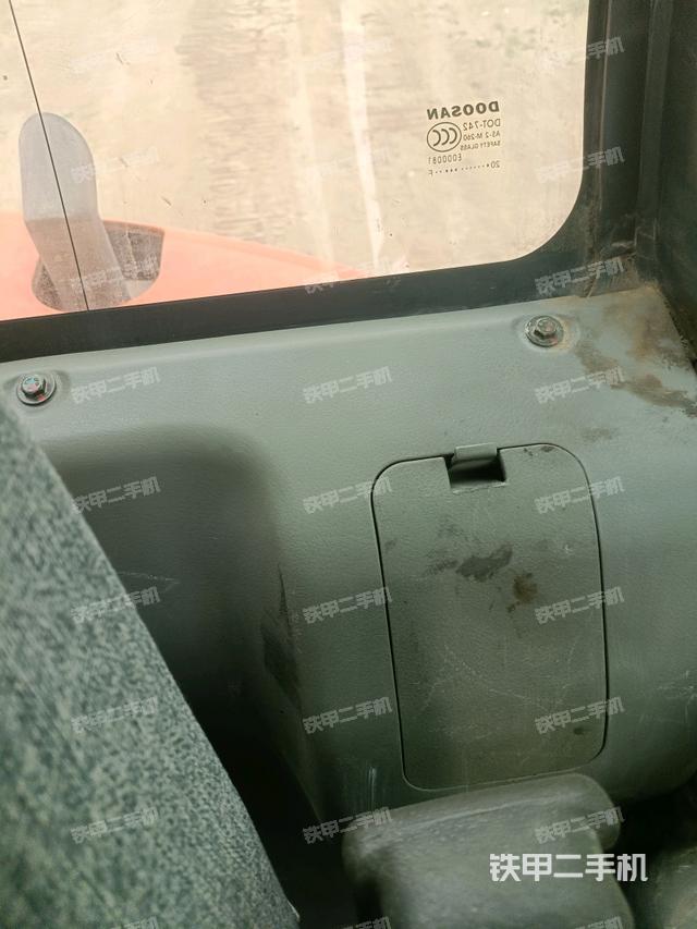 后窗玻璃角标(驾驶室部分) 后窗玻璃角标(驾驶室部分)