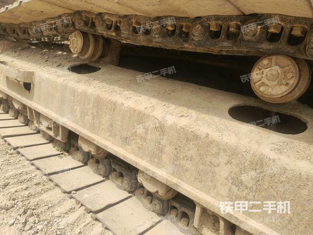 右侧履带整体(行走机构) 右侧履带整体(行走机构)