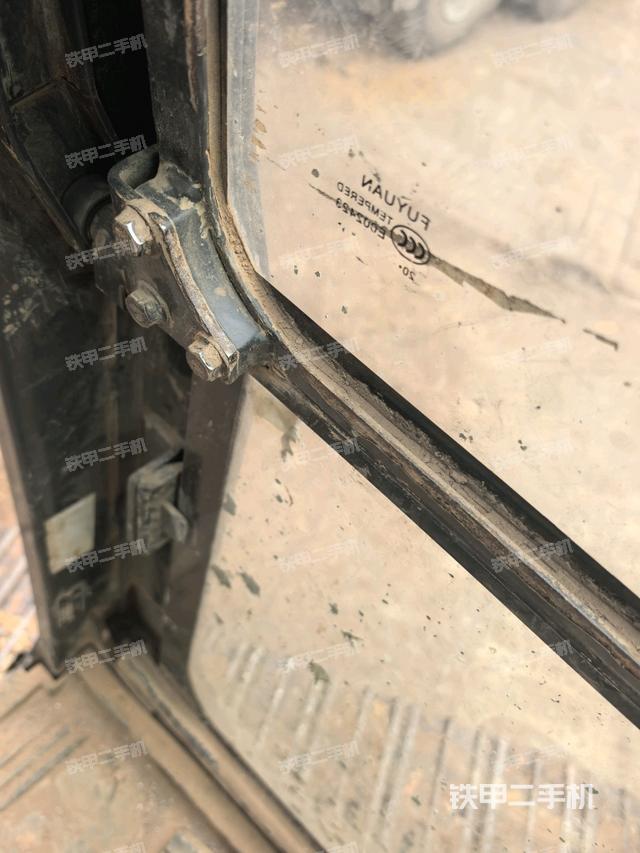 左后方玻璃角标（驾驶室部分）