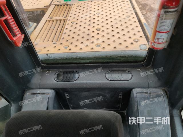 座椅后部(驾驶室部分) 座椅后部(驾驶室部分)