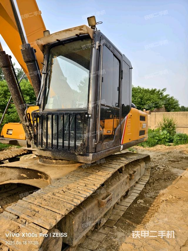 驾驶室整体(整机外观) 驾驶室整体(整机外观)