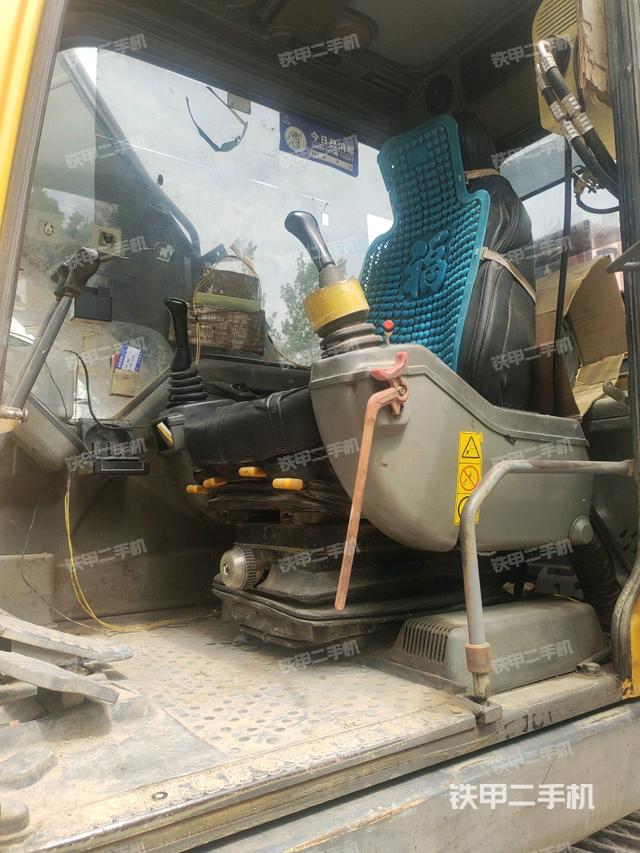 驾驶室正侧(驾驶室部分) 驾驶室正侧(驾驶室部分)