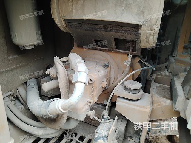 卡特彼勒CAT®305.5E2 小型液压挖掘机的设备实拍-第4张实拍照片