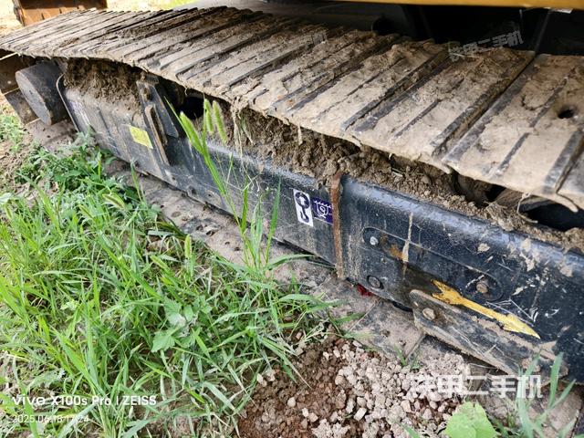 单侧履带整体(整机外观) 单侧履带整体(整机外观)