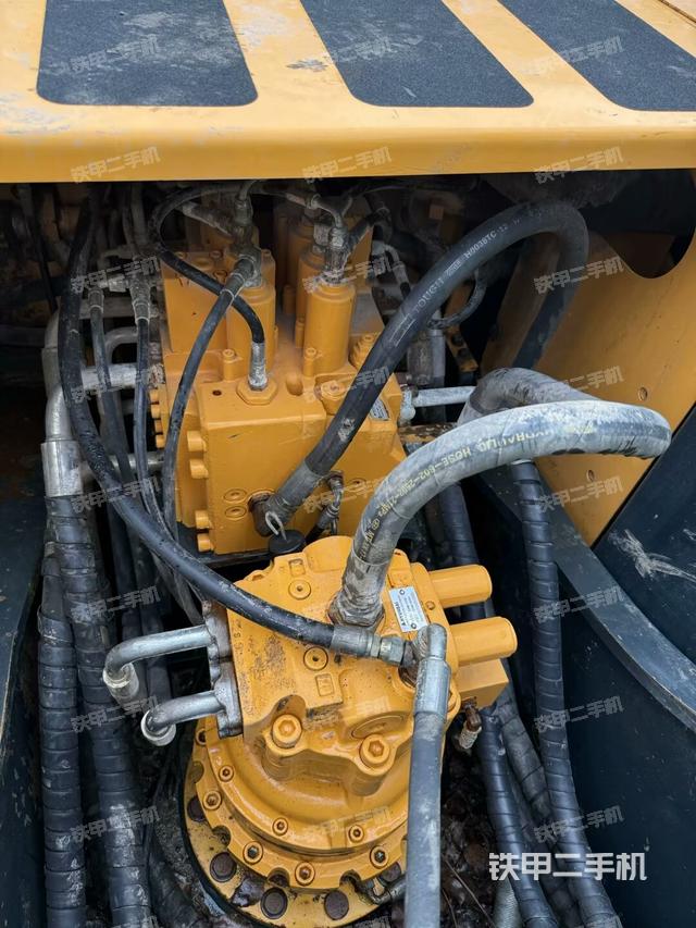 回转马达和主控阀（整机外观）