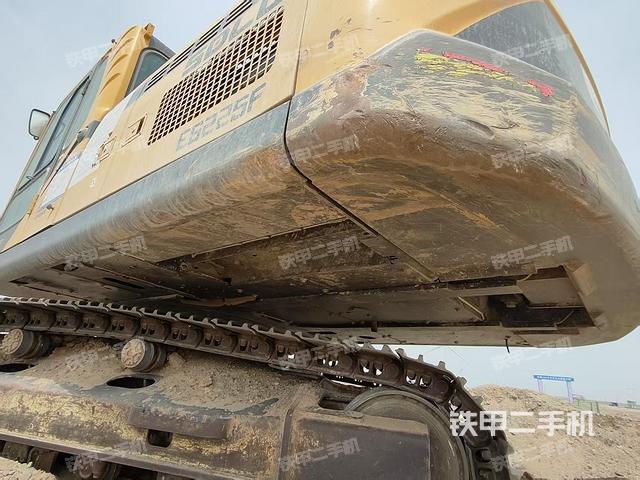 单侧履带整体(整机外观) 单侧履带整体(整机外观)