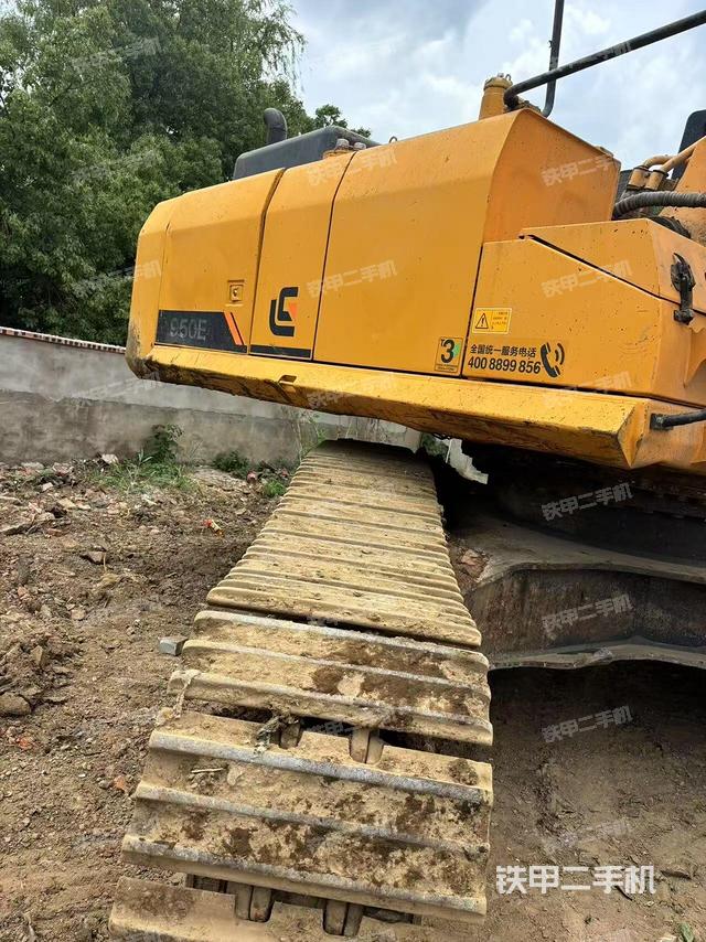 驾驶室顶部(整机外观) 驾驶室顶部(整机外观)