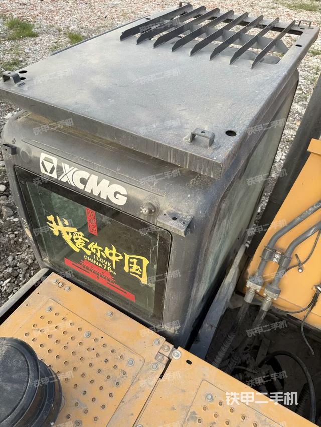 驾驶室顶部(整机外观) 驾驶室顶部(整机外观)