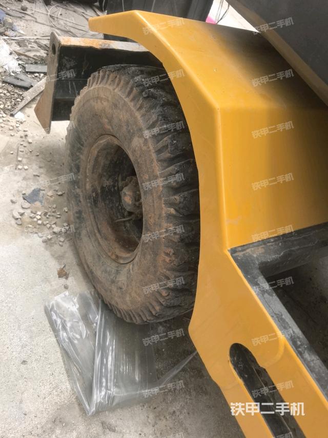 左驱动轮(行走机构) 左驱动轮(行走机构)