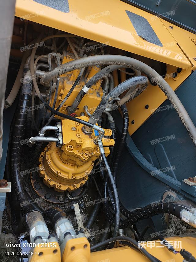 回转马达和主控阀(整机外观) 回转马达和主控阀(整机外观)