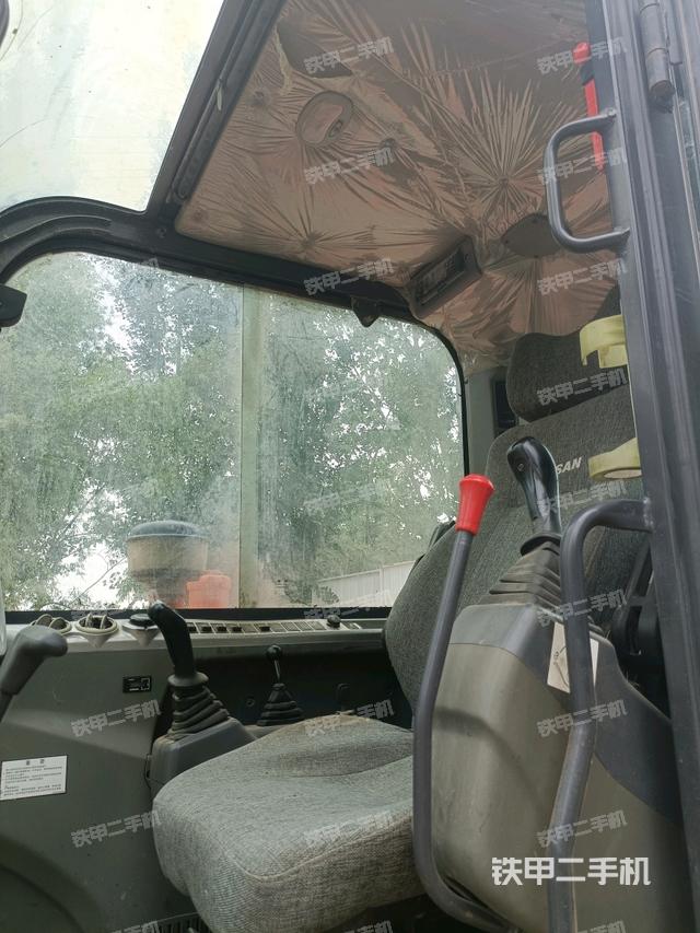 显示屏 (驾驶室部分) 显示屏 (驾驶室部分)