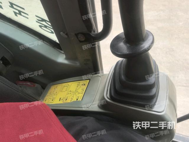 座椅左侧控制台/音响/含左手柄(驾驶室部分) 座椅左侧控制台/音响/含左手柄(驾驶室部分)