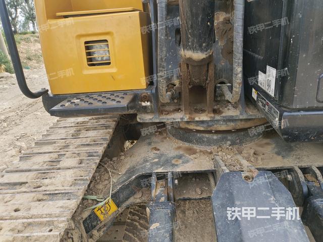 转盘和下车架正前（工作和回转装置）