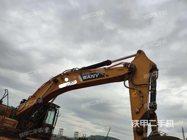 大臂整体 右侧(工作和回转装置) 大臂整体 右侧(工作和回转装置)