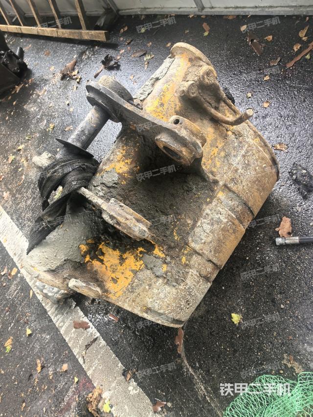 铲斗右后整体（工作和回转装置）