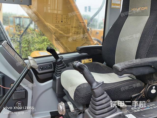 驾驶室整体(整机外观) 驾驶室整体(整机外观)