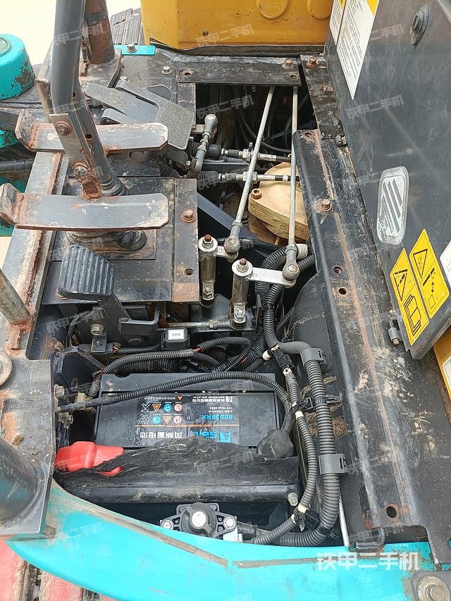 回转马达和主控阀（整机外观）