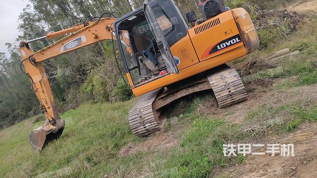 驾驶室顶部(整机外观) 驾驶室顶部(整机外观)