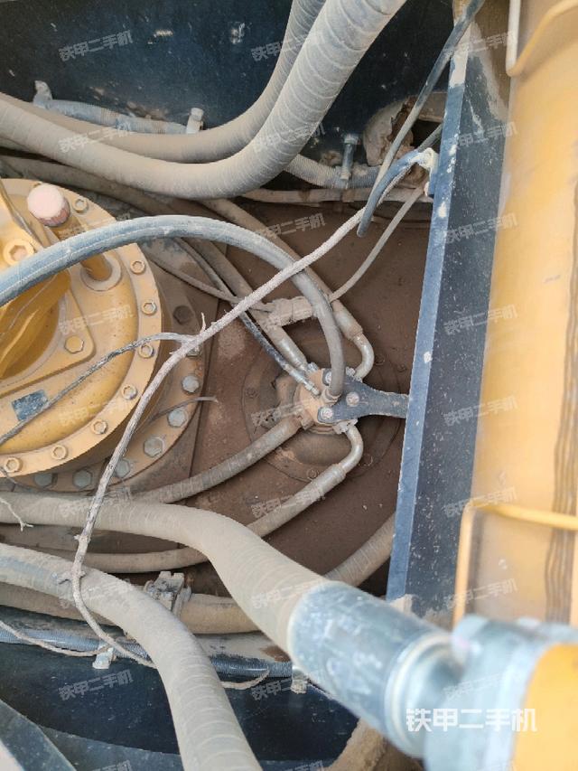 中央回转接头特写(上车部件) 中央回转接头特写(上车部件)