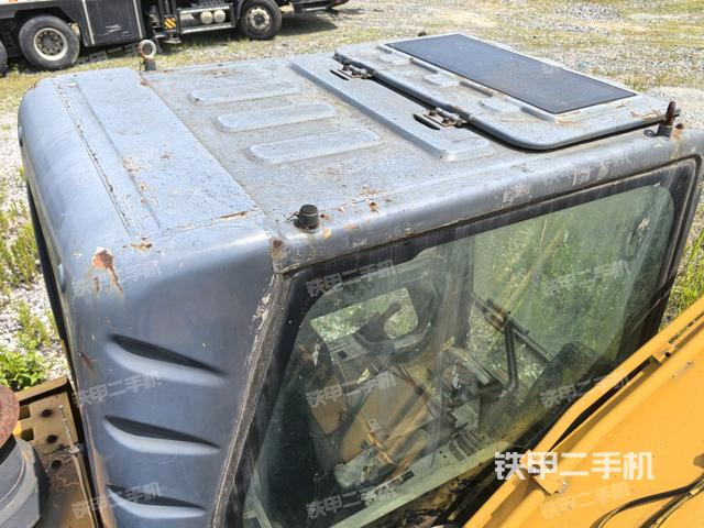 駕駛室頂部（整機外觀）