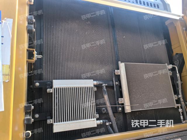 散熱器正面(大件艙室) 散熱器正面(大件艙室)