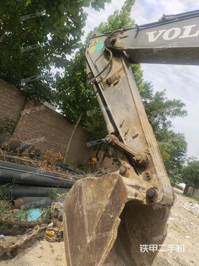 小臂整体左后(工作和回转装置) 小臂整体左后(工作和回转装置)